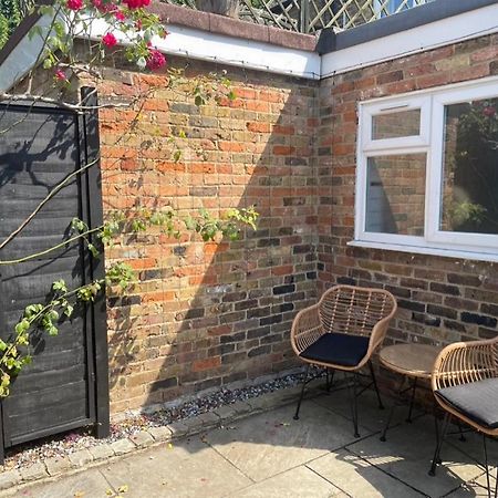 2 Bedroom House In Central Windsor - The Town Buitenkant foto