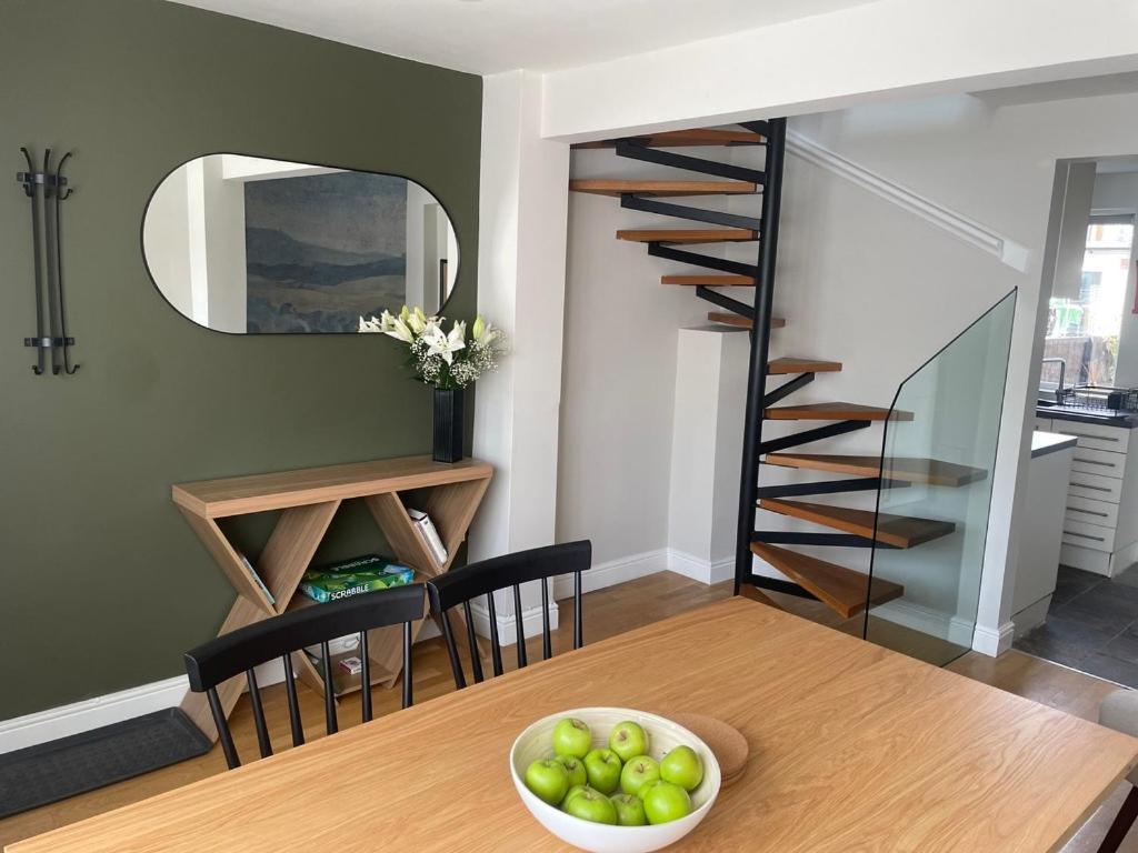 2 Bedroom House In Central Windsor - The Town Buitenkant foto