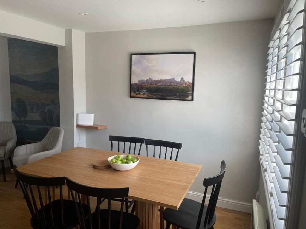 2 Bedroom House In Central Windsor - The Town Buitenkant foto
